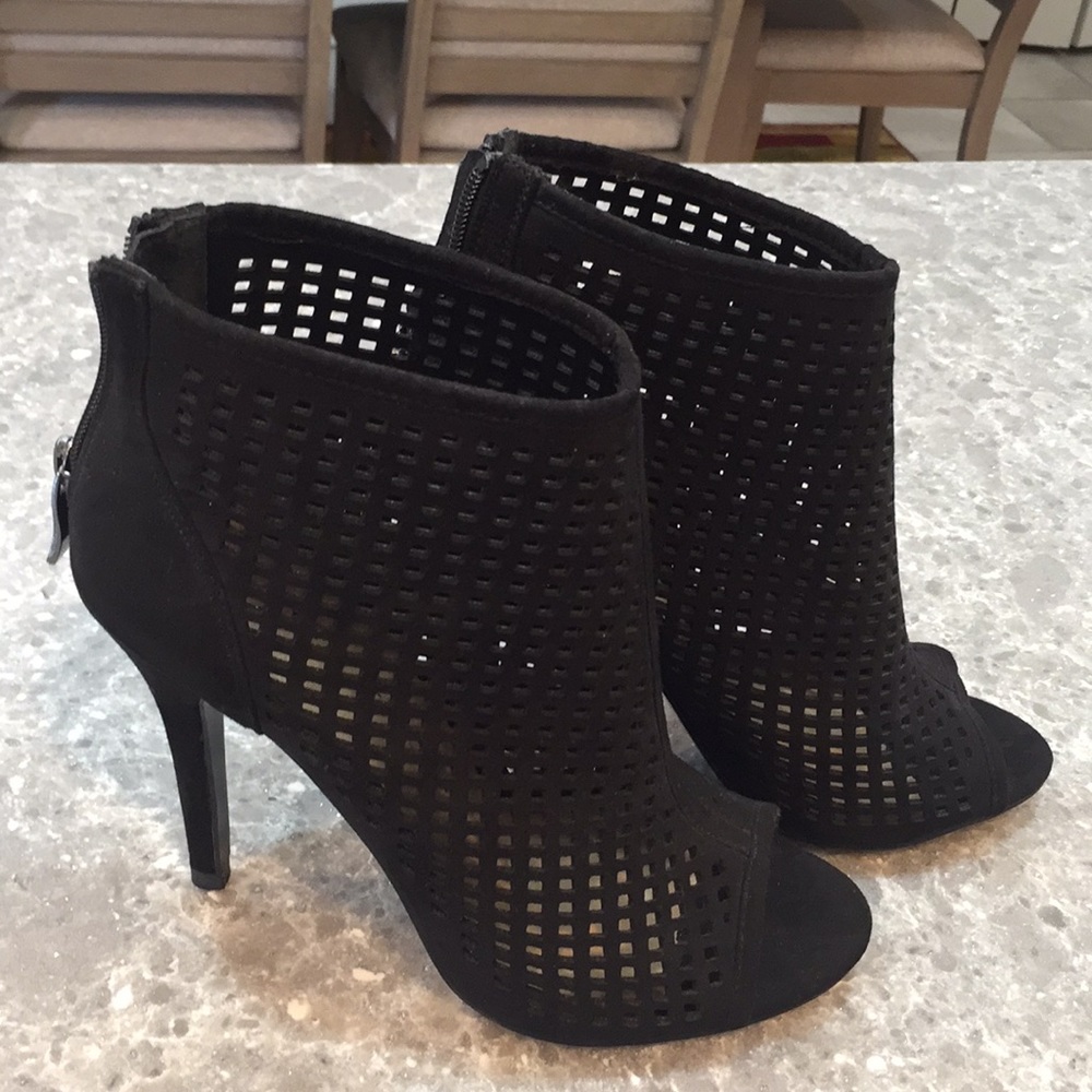 Shoes - Picture 2 of 7